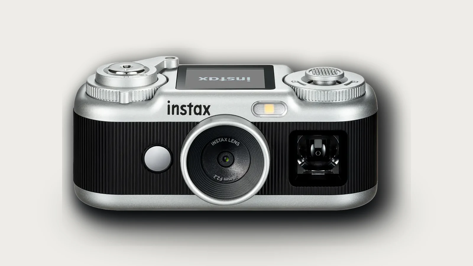 نمای رسمی جلوی Instax Pal 2 با لنز، دکمه شاتر و منظره‌یاب اپتیکی