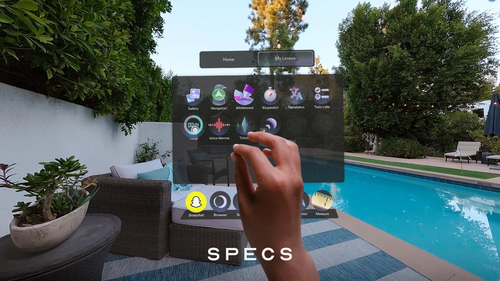 منوی شناور رسمی SPECS در فضای باز با کنترل دست از دید کاربر